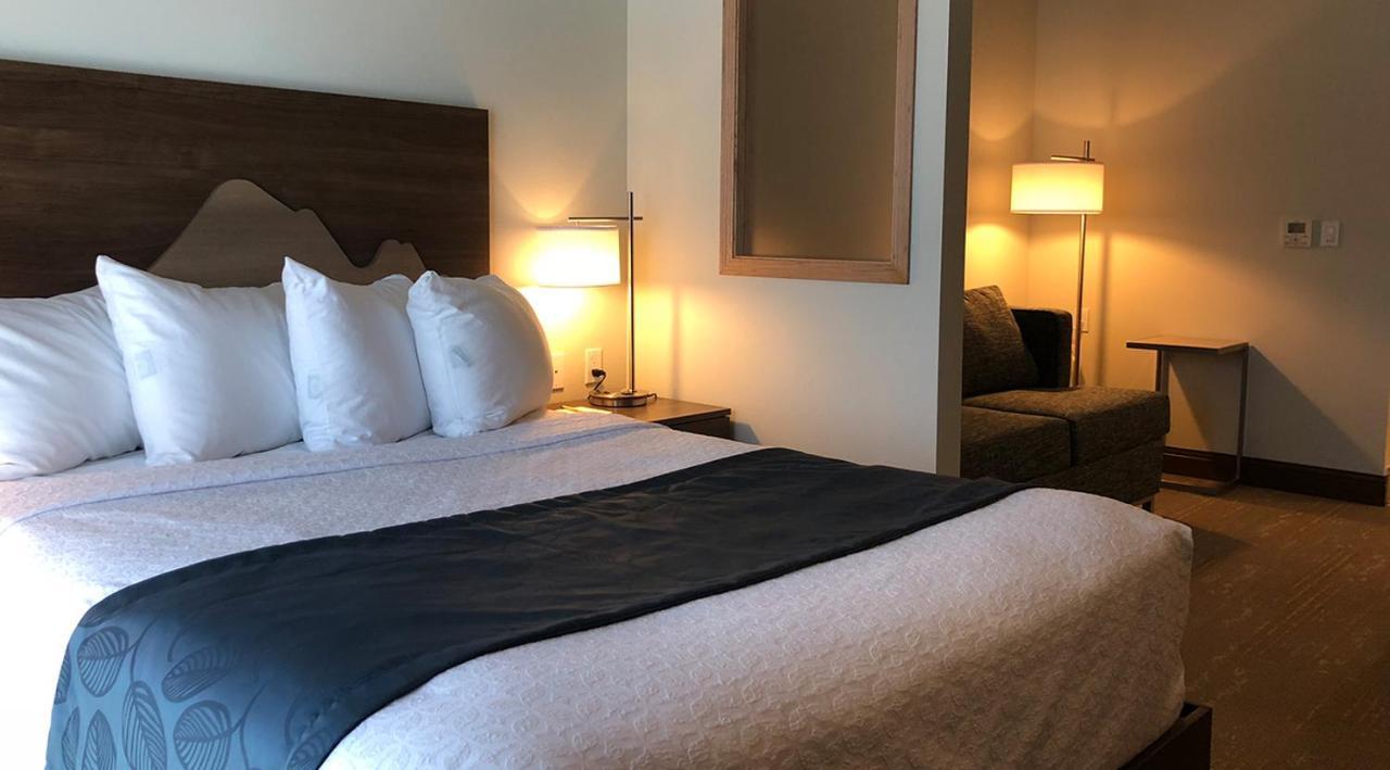 Kodiak Compass Suites Екстериор снимка